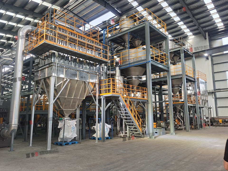 石油焦超微沖擊磨--內(nèi)蒙古某生產(chǎn)現(xiàn)場(chǎng)