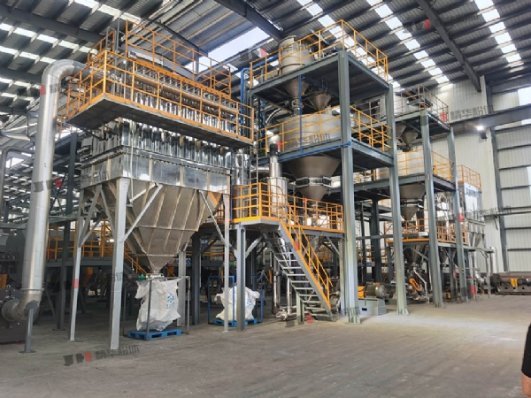 石油焦超微沖擊磨--內(nèi)蒙古某生產(chǎn)現(xiàn)場